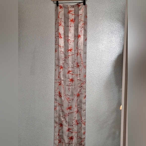 Shimmering Silver & Red Scarf - Picture 4 of 6